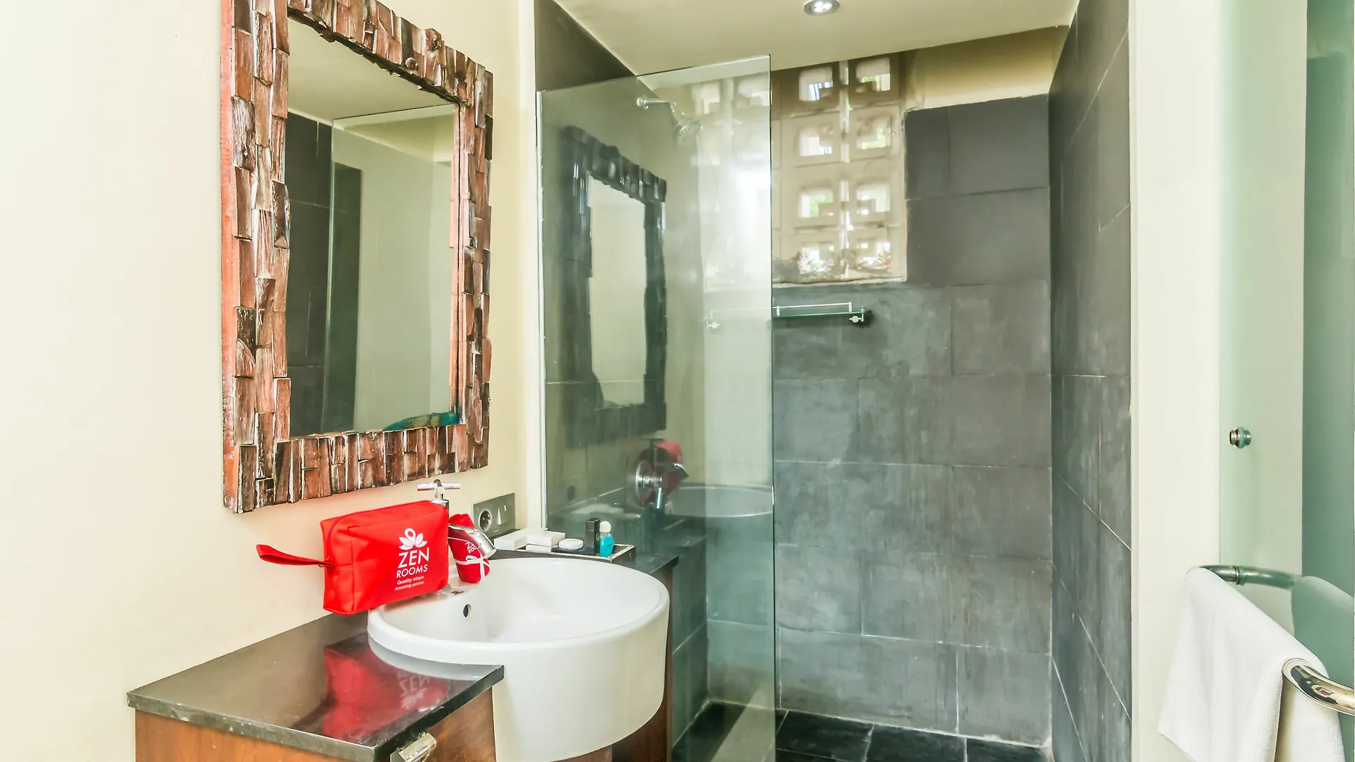 Zen Rooms Kerobokan Umalas 2 세미냑